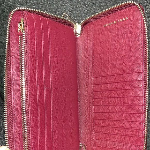 TORY BURCH GEMINI LINK TOTE AND EMERSON ZIP WALLET - Picture 8 of 8